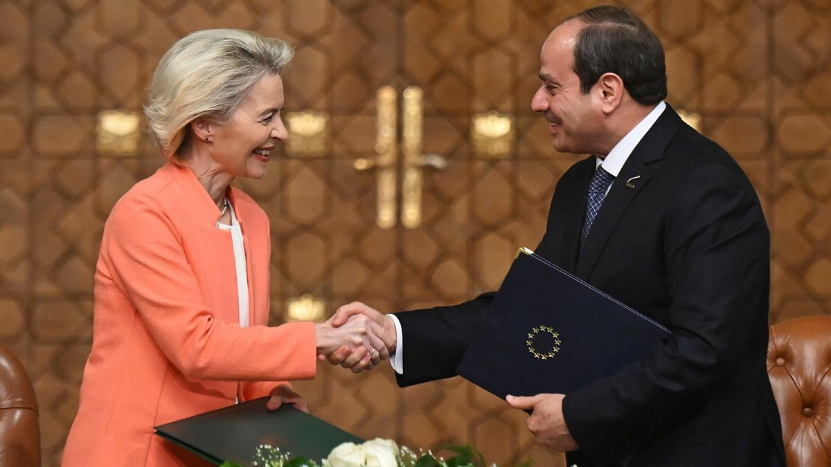Ursula von der Leyen viajó a Egipto para firmar una asociación de 7.400 millones de euros con el Presidente Abdel Fattah el-Sisi.