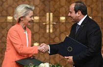 Ursula von der Leyen viajó a Egipto para firmar una asociación de 7.400 millones de euros con el Presidente Abdel Fattah el-Sisi.