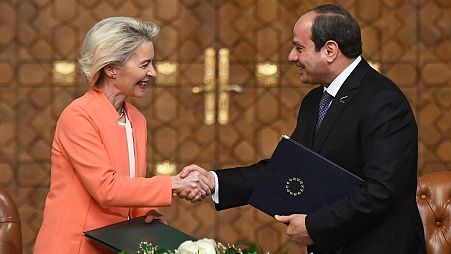 Ursula von der Leyen reiste nach Ägypten, um mit Präsident Abdel Fattah el-Sisi ein Partnerschaftsabkommen im Wert von 7,4 Milliarden Euro zu unterzeichnen.