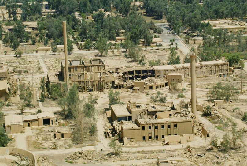 Irak'ın başkenti Bağdat'ın 50 km güneyinde yer alan Tuveysa Nükleer Tesisi. Tesis 1981'de İsrail, 1991'de ABD tarafından bombalanarak imha edildi