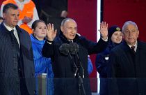 Владимир Путин отпраздновал своё переизбрание и 10-летие аннексии Крыма с депутатами Думы, которые согласились поучаствовать в выборах.