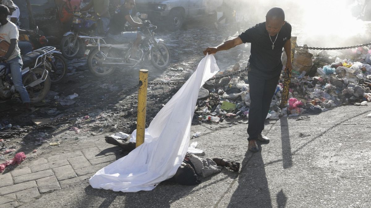 Трупове се трупат, докато банди вилнеят из столицата на Хаити
