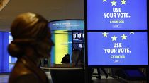 شاشات تروج للانتخابات الأوروبية المقبلة، الثلاثاء 12 مارس 2024، في البرلمان الأوروبي في ستراسبورغ شرقي فرنسا.