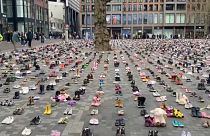Gedenken an die in Gaza getöteten palästinensischen Kinder mit 14.000 Schuhen in Utrecht.