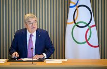 Президент Томас Бах выступает на открытии заседания исполнительного совета Международного олимпийского комитета в Лозанне, Швейцария, 19 марта 2024 года.