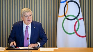 Президент Томас Бах выступает на открытии заседания исполнительного совета Международного олимпийского комитета в Лозанне, Швейцария, 19 марта 2024 года.