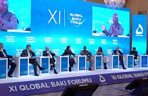 Líderes pedem resposta unificada a problemas globais no fórum de Baku