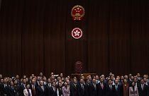 I legislatori di Hong Kong dopo l'approvazione della nuova legge sulla sicurezza, basata sull'articolo 23 della Basic Law dell'ex colonia britannica