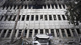 Un edificio colpito da un bombardamento russo dopo lo spegnimento dell'incendio, Kharkiv, Ucraina, 20 marzo 2024
