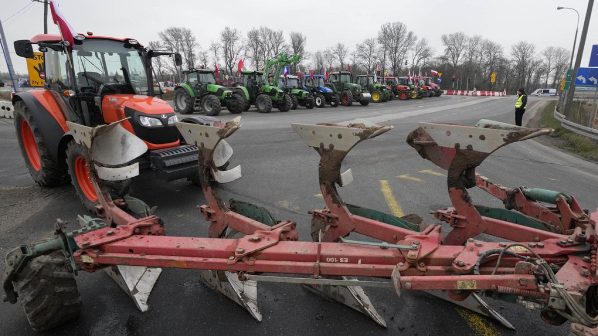 Полски фермери блокират главна магистрала близо до германската граница