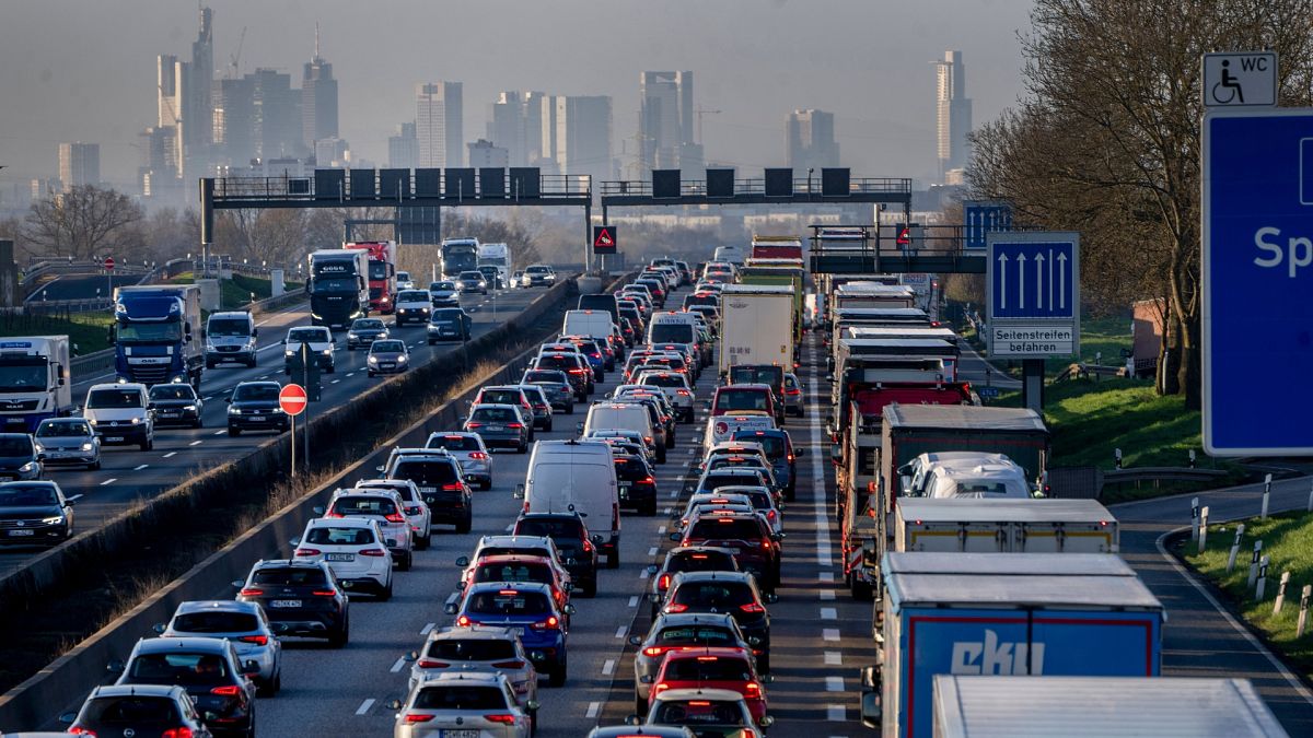 ‘Problem child’: Transport on track to produce nearly half of Europe’s emissions by 2030 thumbnail