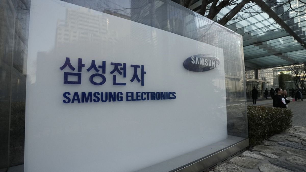 Samsung shares rise on hopes of Nvidia using its new-gen memory chips thumbnail