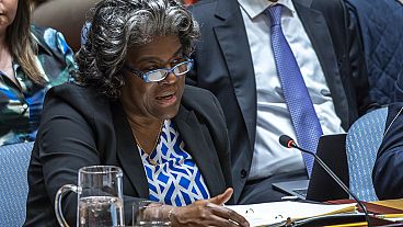 السفيرة الأمريكية ليندا توماس-غرينفيلد تلقي كلمة أمام اجتماع مجلس الأمن التابع للأمم المتحدة