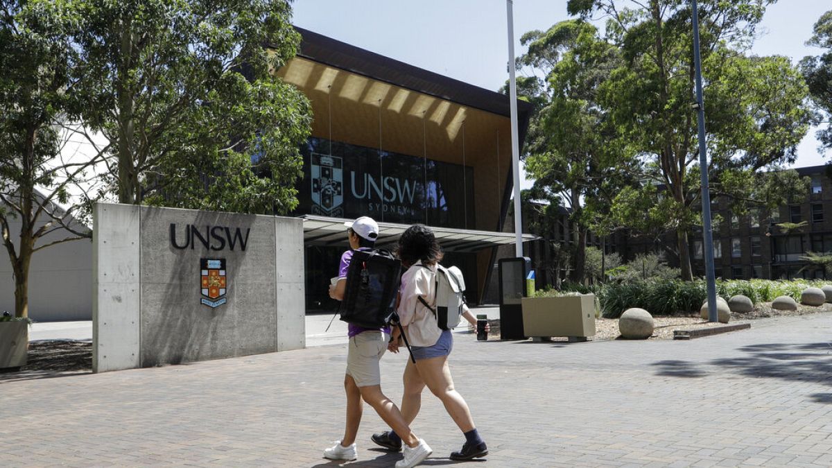 Avustralya'nın Sidney kentindeki New South Wales Üniversitesi kampüsünde Çinli öğrenciler