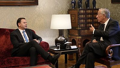 Luis Montenegro (izqda.) con Marcelo Rebelo de Sousa en Lisboa el miércoles 20 de marzo