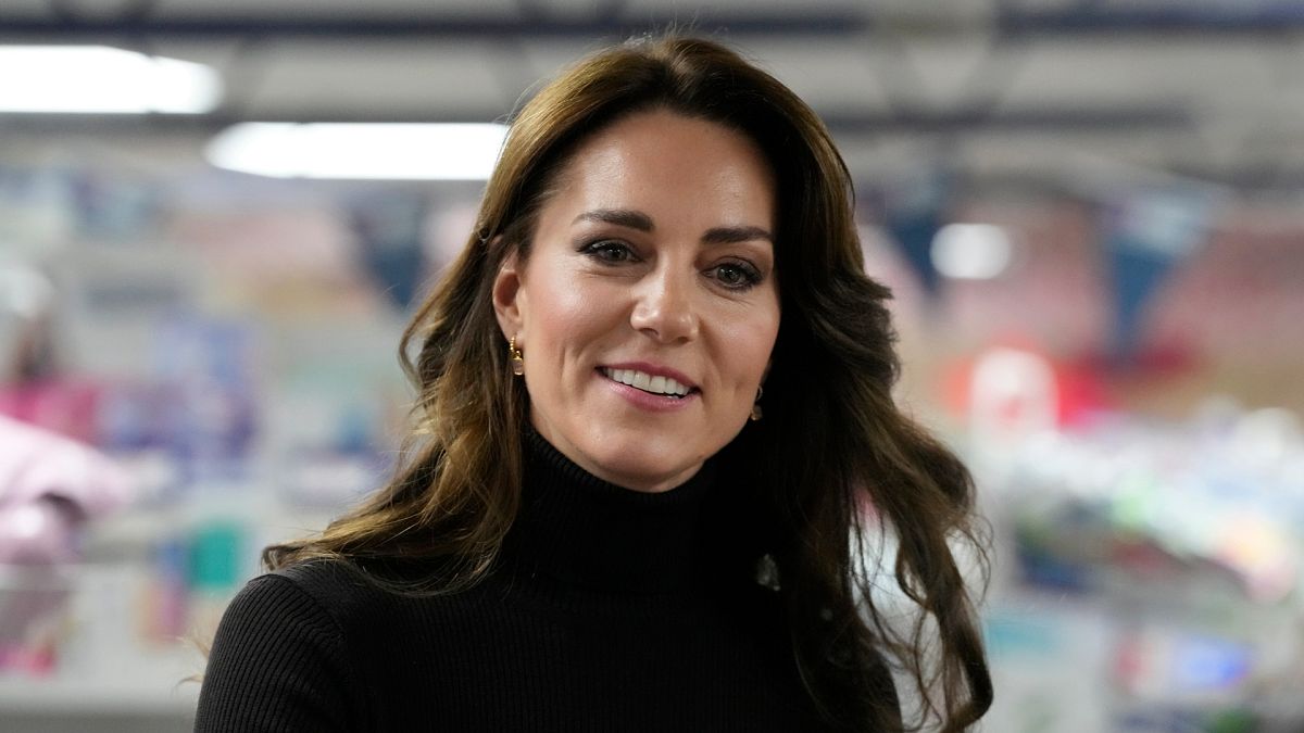 #WhereIsKate: How the Royal Family's impossible demand for privacy created chaos thumbnail