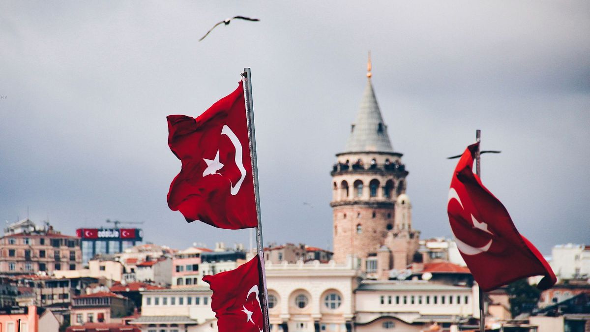 Türkiye sürpriz bir hamleyle faiz oranlarını yüzde 50'ye çıkardı