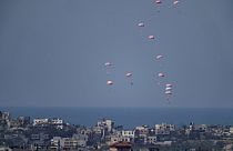 Aiuti umanitari paracadutati sulla Striscia di Gaza, 20 marzo 2024