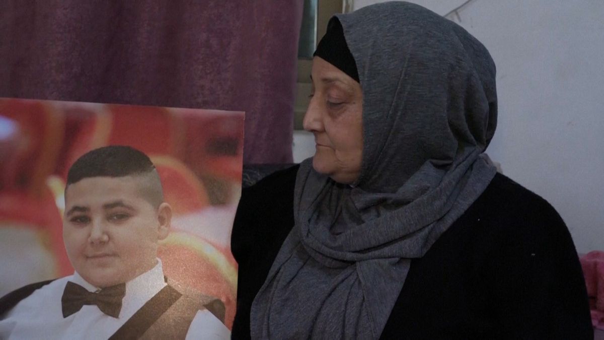 والدة الطفل رامي الحلولي الذي قتل بنيران قناص إسرائيلي في القدس