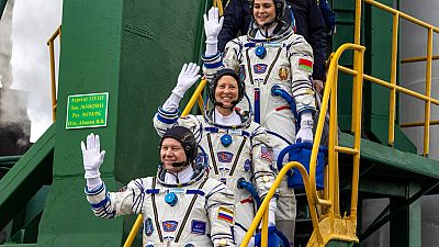  L'astronauta della Nasa Tracy Dyson, al centro, Oleg Novitsky di Roscosmos, in basso, e la bielorussa Marina Vasilevskaya 