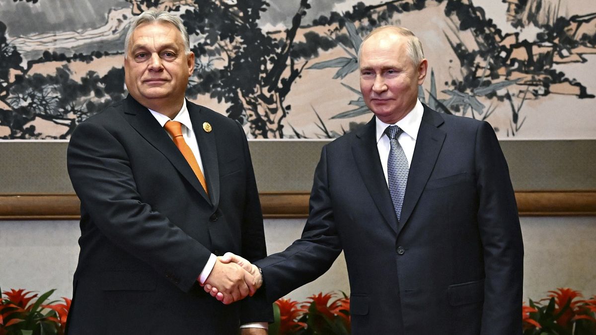 Orbán breaks ranks with the EU and congratulates Putin on 'his re-election' thumbnail