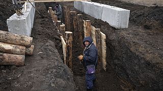 Ucrânia está a abrir trincheiras e a construir bunkers em preparação para a próxima fase da guerra