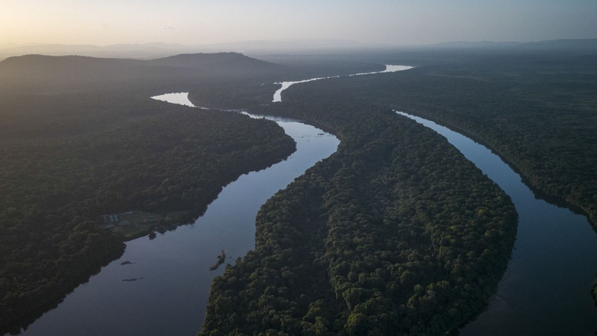 Venezuela, Esequibo Nehri'nin batısında kalan toprakların kendisine ait olduğunu savunuyor