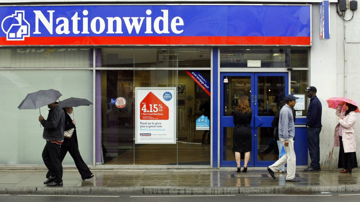 Nationwide apologises to customers as tech glitch delays payments thumbnail