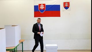 Le candidat Peter Pellegrini, actuellement président du Parlement, se prépare à voter lors du premier tour de la présidentielle à Bratislava, en Slovaquie, samedi 23 mars 2024
