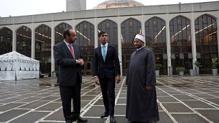 سوناك يزور مسجدا بلندن