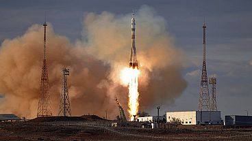 O foguetão Soyuz 2.1a com a nave espacial Soyuz MS-25 descola da base de lançamento russa de Baikonur, no Cazaquistão, no sábado, 23 de março de 2024.