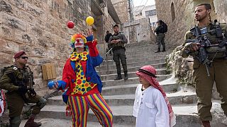 إسرائيليون يحتفلون بعيد المساخر 