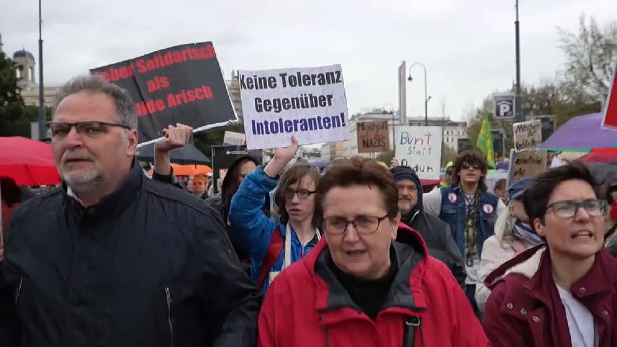 Хиляди австрийци протестират срещу крайнодясната Партия на свободата