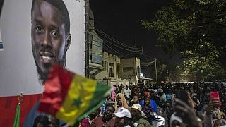 Sénégal : l'investiture de Diomaye Faye acclamée par ses partisans