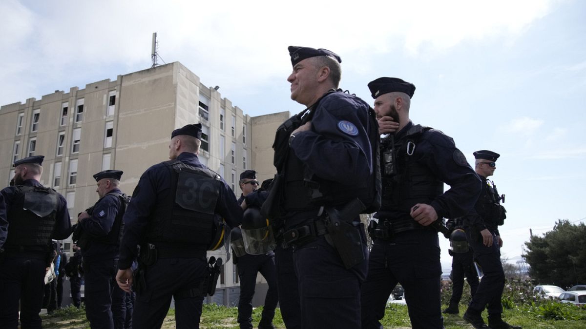 Френската полиция арестува повече от 190 души днес в градове