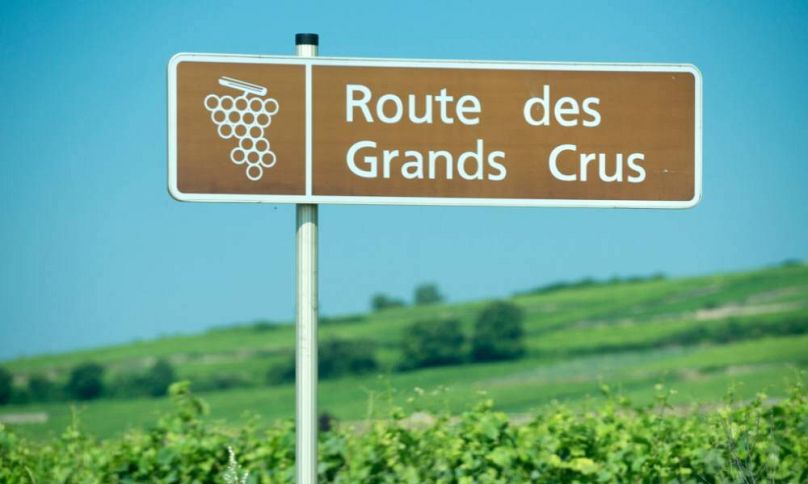 Panneau de signalisation le long de la Route des Grands Crus, France.
