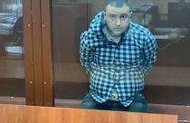 Suspeitos da autoria do atentado de Moscovo levados a tribunal em Moscovo, na Rússia