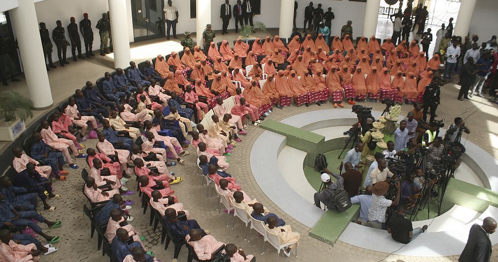 Nigeria: 130 school children return home after weeks in captivity Nigeria: 130 school children return home after weeks in captivity