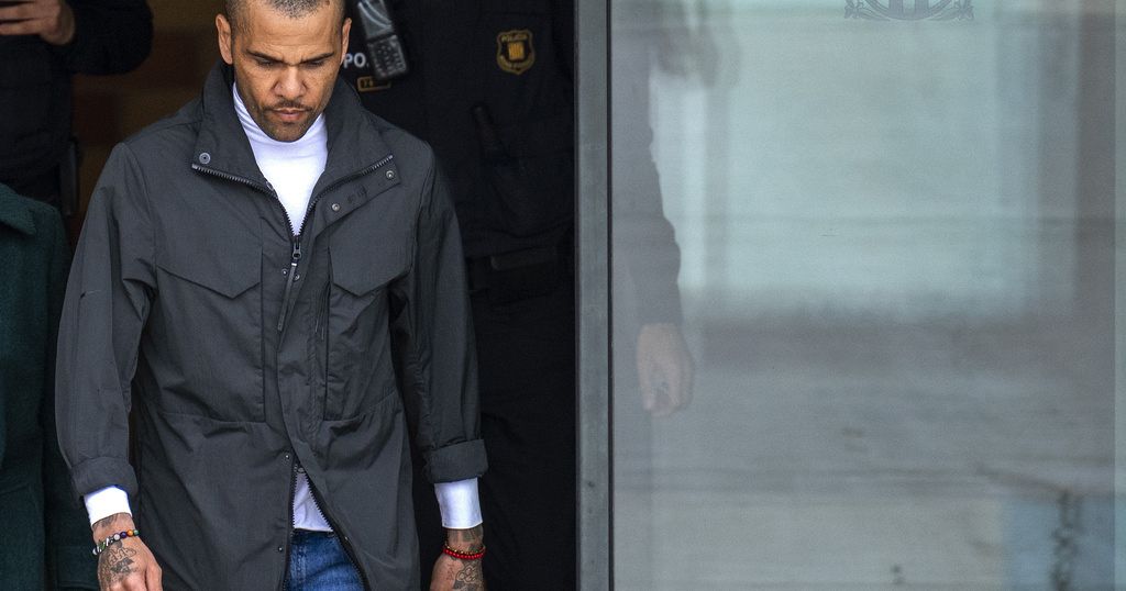 Football : reconnu coupable de viol, Dani Alves libéré sous caution