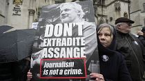 Британский суд постановил отложить экстрадицию Джулиана Ассанжа в США по обвинению в шпионаже