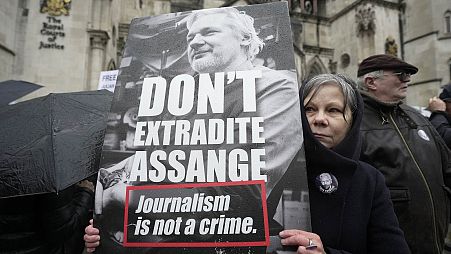 Manifestanti pro Julian Assange a Londra