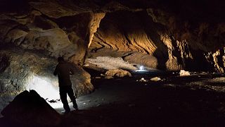 غار پبده در جنوب زاگرس حدس زده می‌شود که انسان‌های خردمند ۴۲ هزار سال پیش در این غار زندگی می کردند