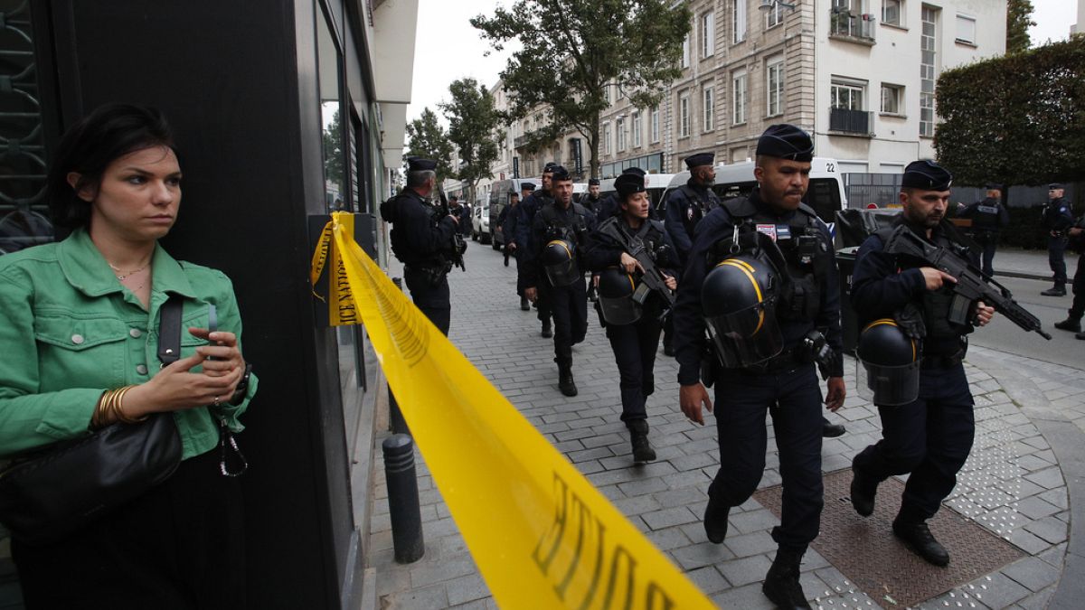 Déploiement de policiers après l'attaque au couteau dans un lycée du nord de la France, le 13 octobre 2024.