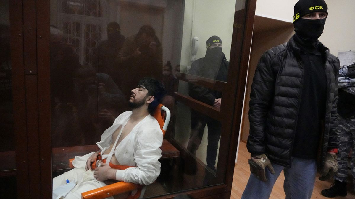 Στο δικαστήριο οι κατηγορούμενοι για το μακελειό στη Μόσχα
