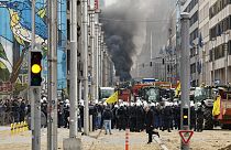 Протестующие фермеры перегородили улицу в Европейском квартале Брюсселя