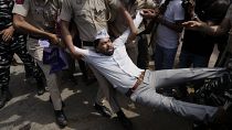 الشرطة الهندية تعتقل أنصار المعارض أرفيند كيجريوال