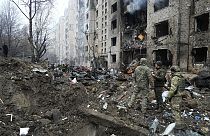 Bei russischen Luftangriffen auf Odessa sind 300 Wohnhäuser beschädigt worden. Zehn Menschen wurden verletzt.