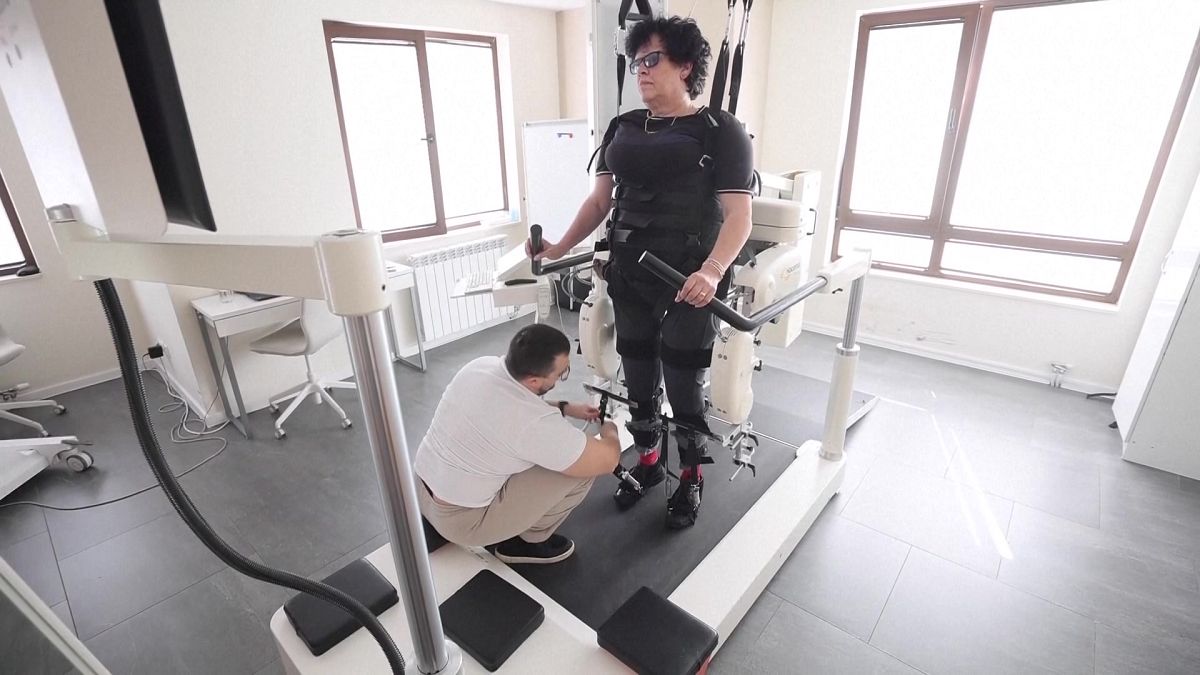Η Vassileva χρησιμοποιούσε αναπηρικό καροτσάκι μέχρι να ξεκινήσει θεραπεία στο κέντρο αποκατάστασης ReGo στη Σόφια.