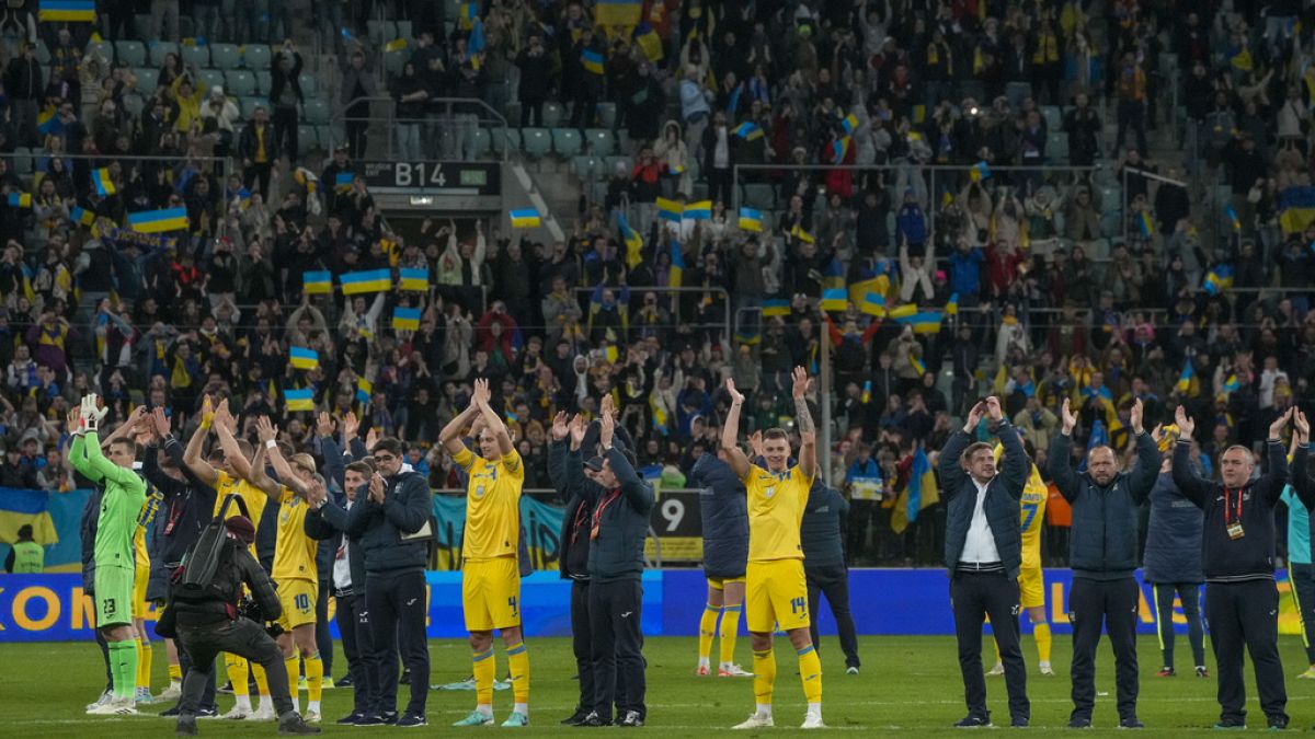 I giocatori dell'Ucraina festeggiano la qualificazione agli Europei 2024