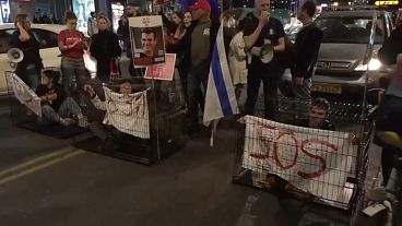 محتجون ضد نتنياهو يطالبون بسراح المحتجزين لدى الفصائل الفلسطينية